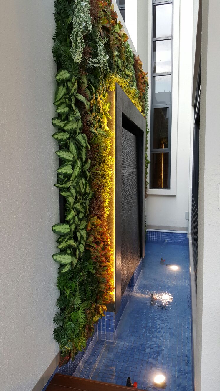 Outdoor-Artificial-Vertical-Garden